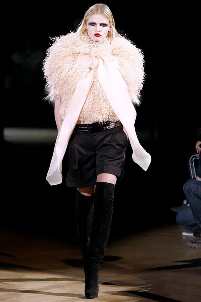 Look 5